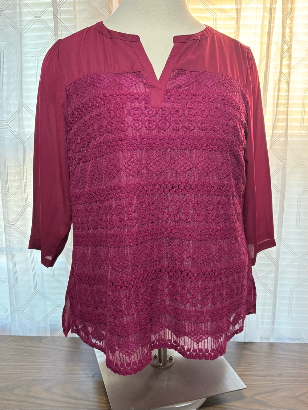 Zac & Rachel Women’s Crochet Lace Overlay Front Split-Neck Top Berry 31L 28p2p